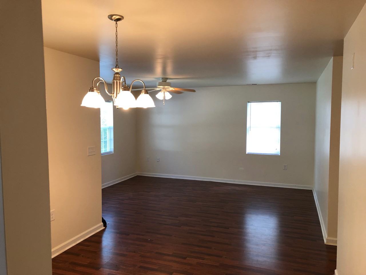20241 Railroad St - Photo 2 of 12