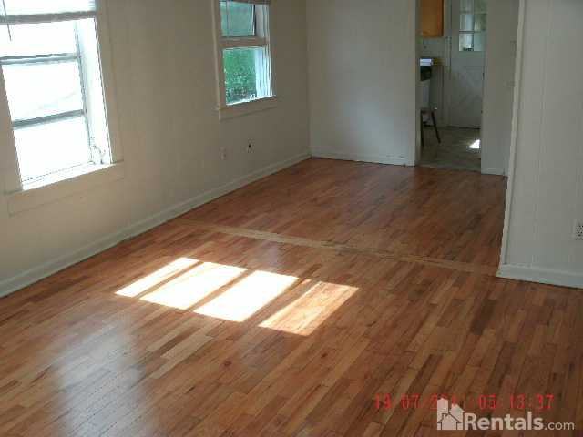 716 E Pine St - Photo 2 of 6