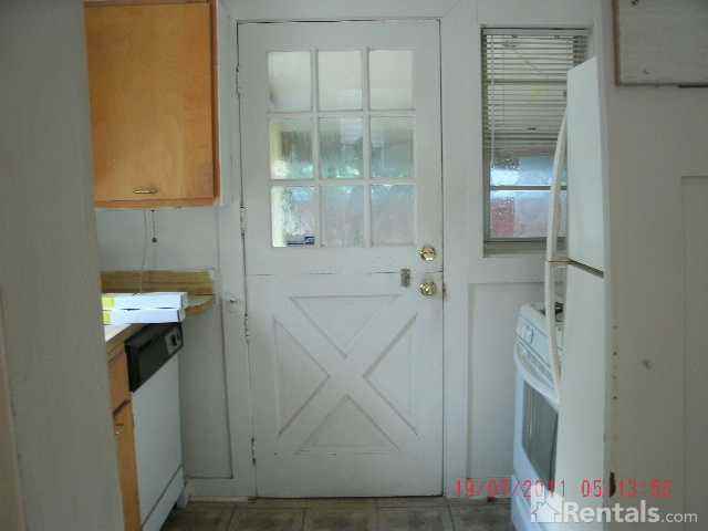 716 E Pine St - Photo 3 of 6