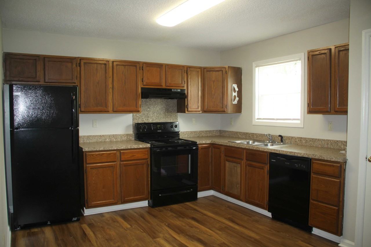 416 Wood Ave - Photo 2 of 19