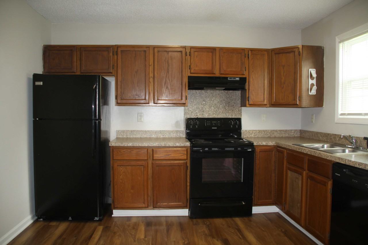 416 Wood Ave - Photo 3 of 19