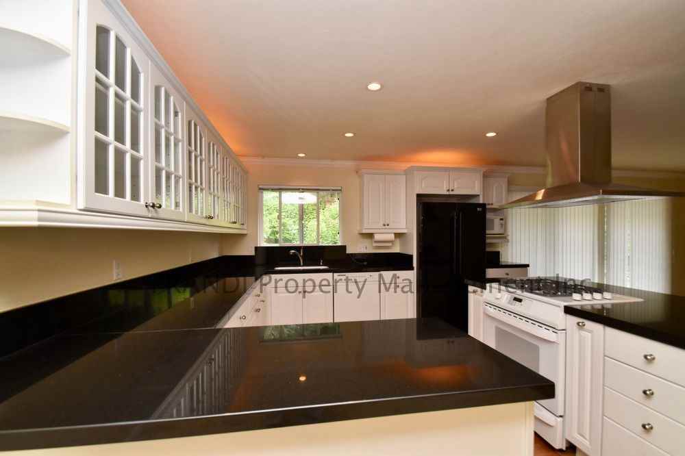 334 Laurel Way - Photo 2 of 19