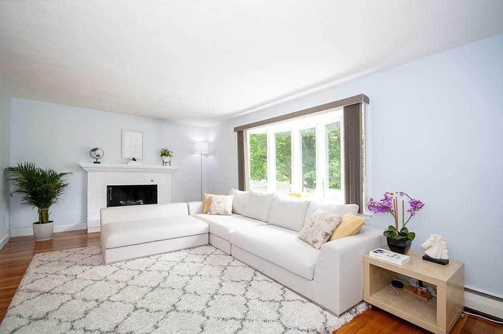 9 Lillian Rd - Photo 2 of 20