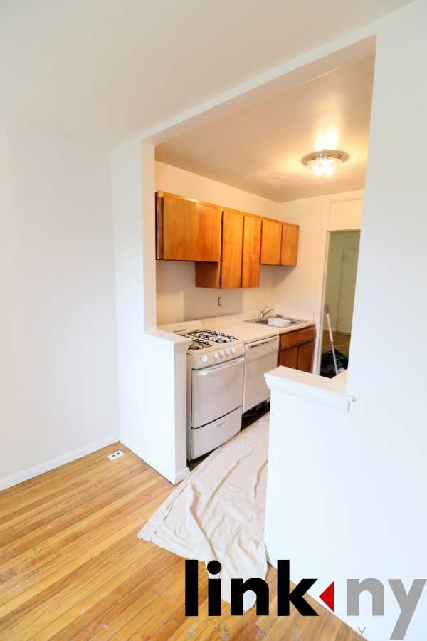 1180 Midland Ave #4S