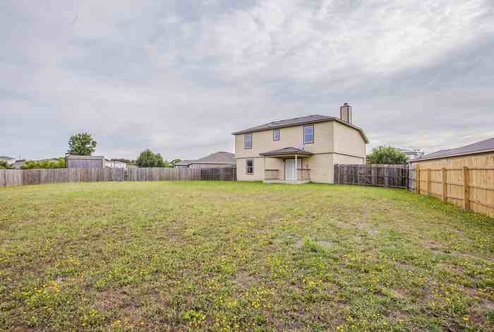 2701 John Porter Dr - Photo 3 of 16