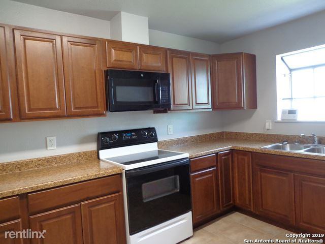 351 Altgelt Ave - Photo 2 of 11