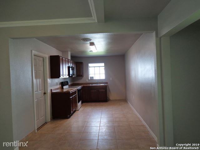 351 Altgelt Ave - Photo 3 of 11