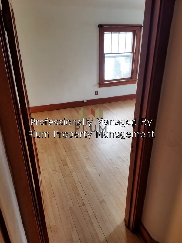 340 Lease Pending: 340 Jefferson St. #1 - Photo 2 of 9