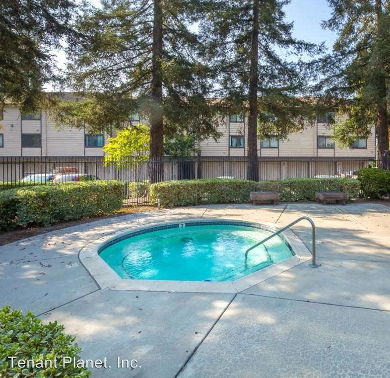 320 Stonegate Circle - Photo 2 of 20