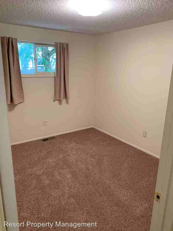 325,327,902 Mill Ave - Photo 2 of 18