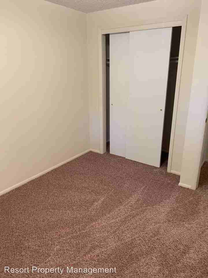 325,327,902 Mill Ave - Photo 3 of 18