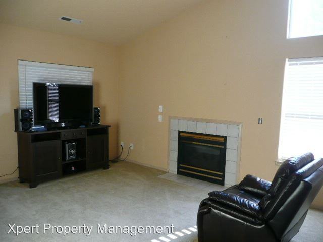 8317 NE 15th St - Photo 2 of 11