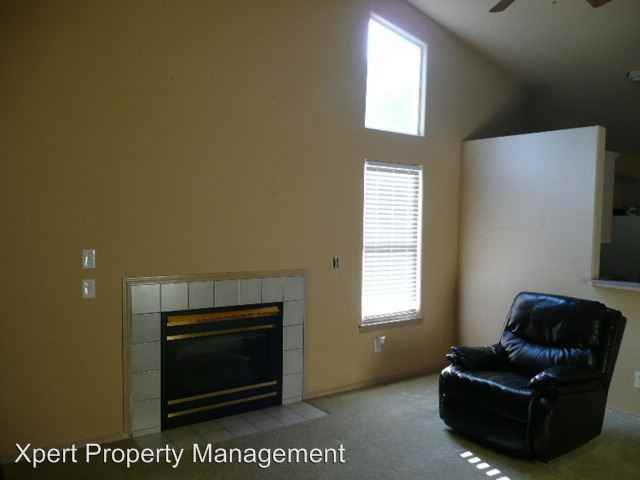 8317 NE 15th St - Photo 3 of 11