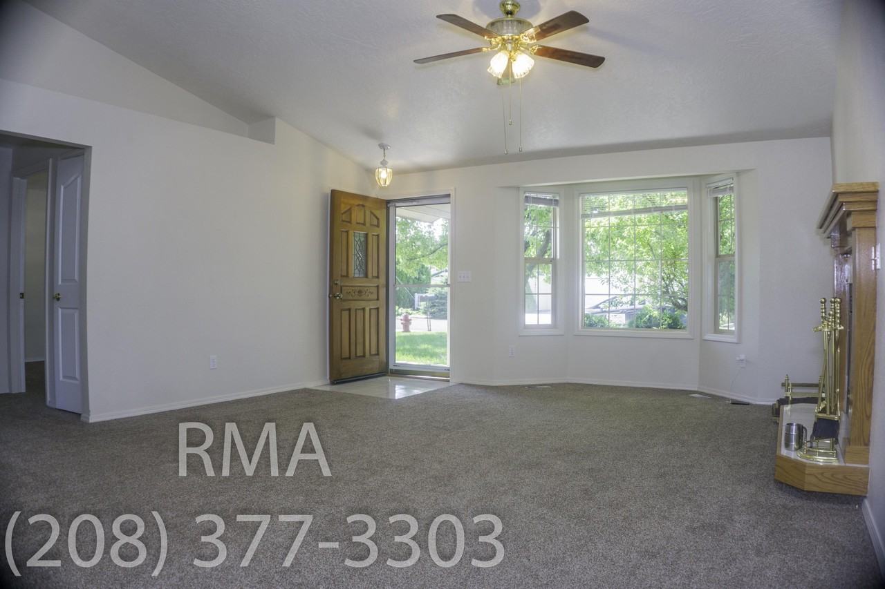 7018 Everett St - Photo 2 of 14