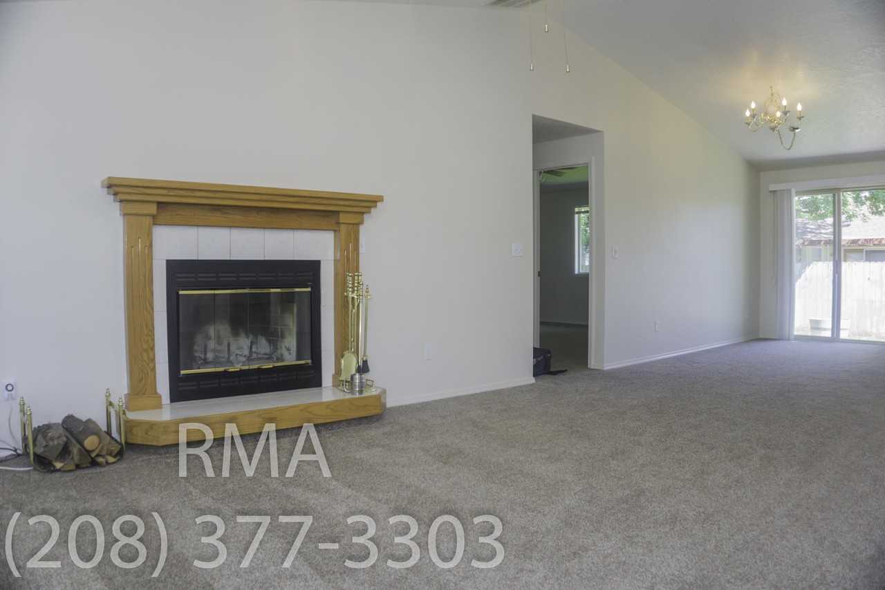 7018 Everett St - Photo 3 of 14