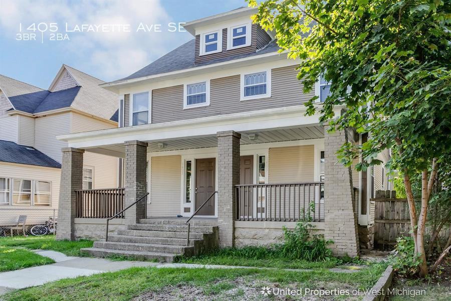 1405 Lafayette Ave SE - Photo 2 of 15