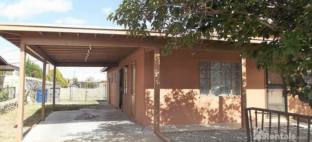 9036 Diana Dr - Photo 2 of 10