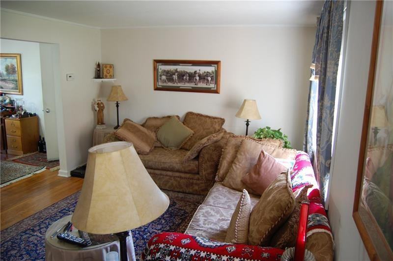 947 Roland Rd - Photo 3 of 20