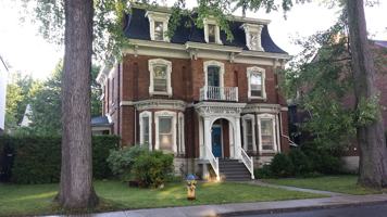 featured image of 116 Bagot St #4