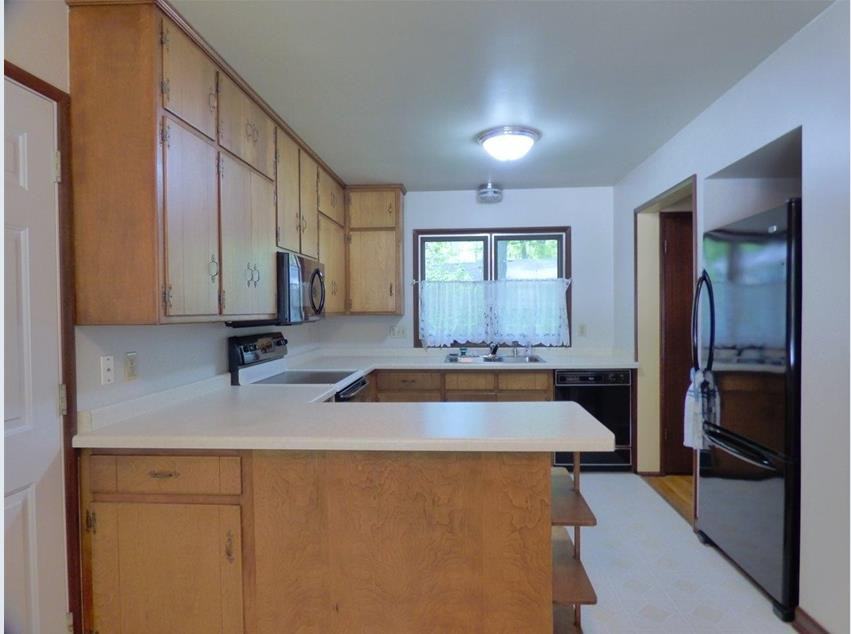 1012 Raleigh Ct - Photo 2 of 3