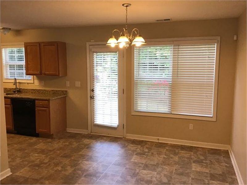 80 Greystone Cir - Photo 3 of 10