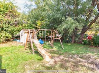 605 Bethel Ave - Photo 3 of 12