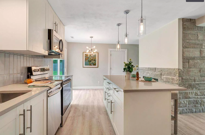 941 Dickson St - Photo 2 of 11