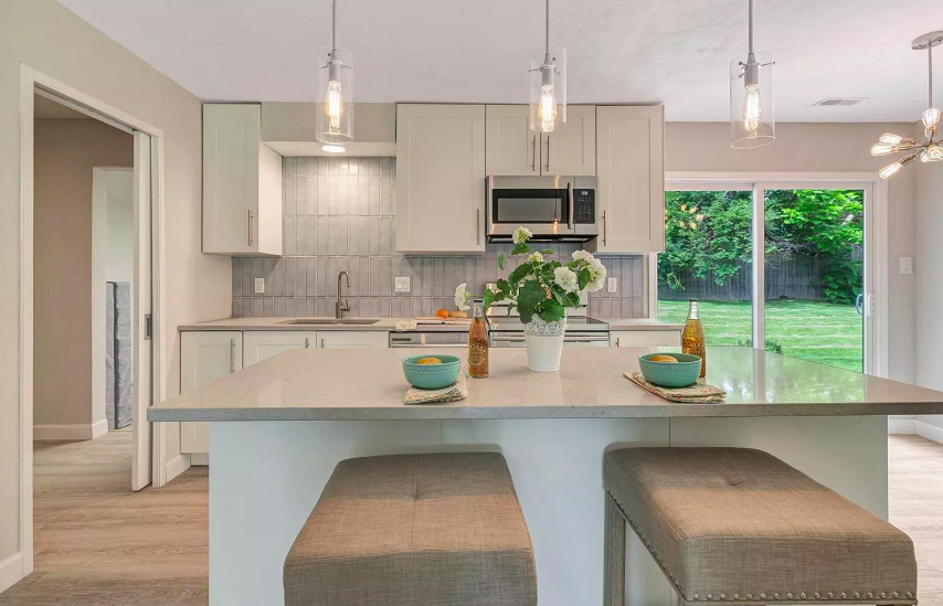 941 Dickson St - Photo 3 of 11