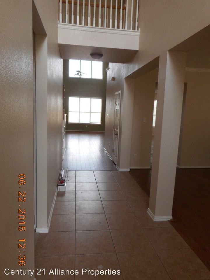 717 Catalpa Rd - Photo 3 of 23