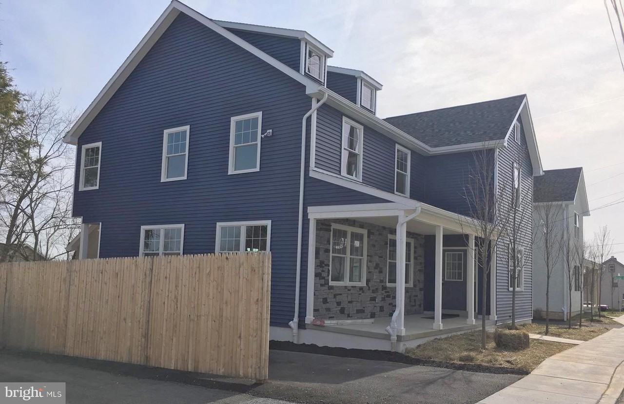 411 James Street - Photo 3 of 27