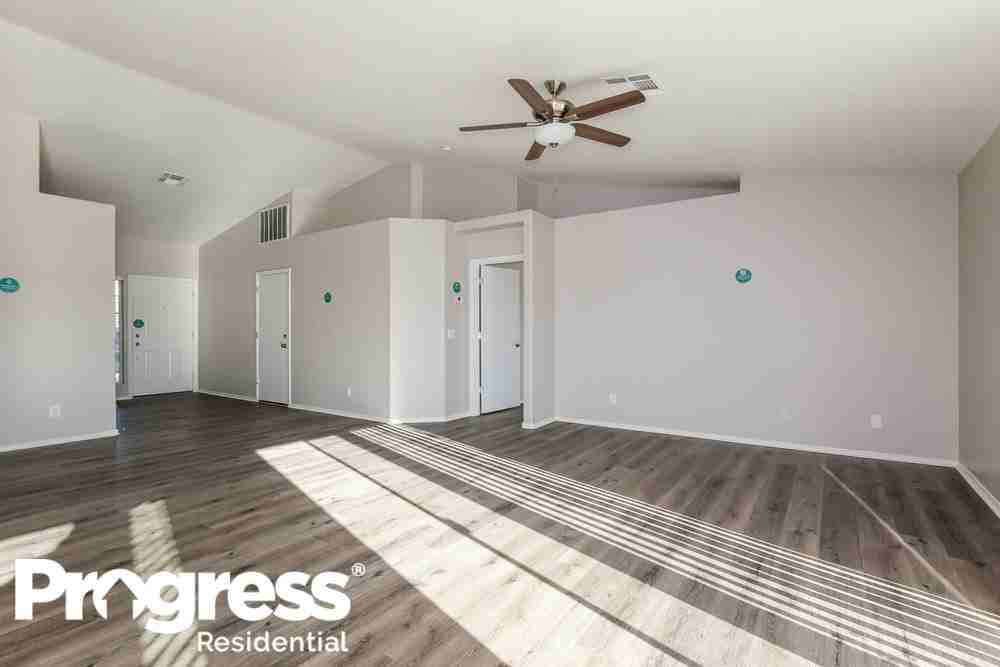 5520 S 30th Ln - Photo 3 of 21