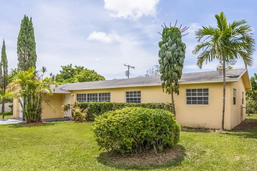 140 Ne 209th Ter - Photo 3 of 20