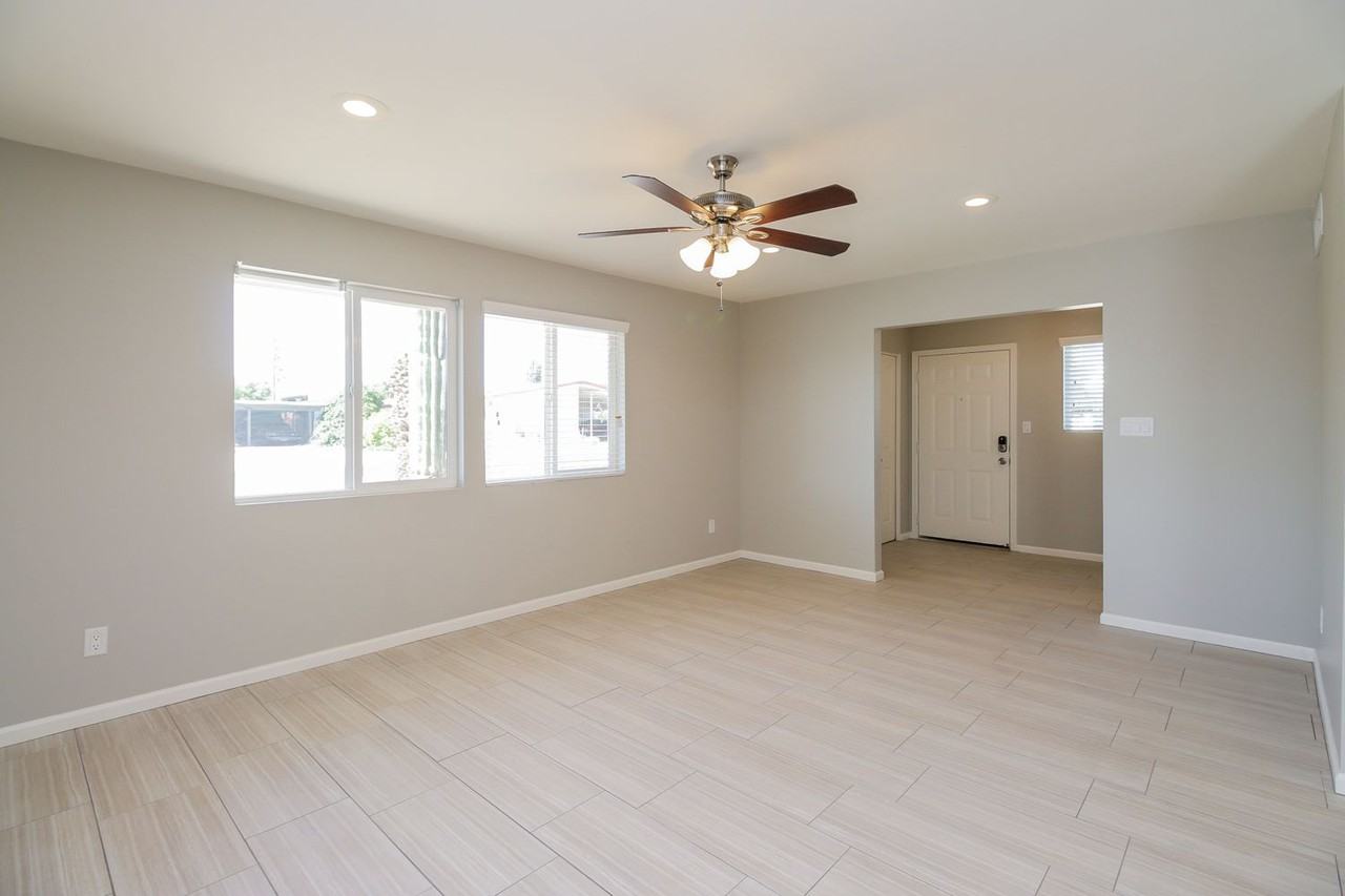 1210 E Pebble Beach Dr - Photo 2 of 17