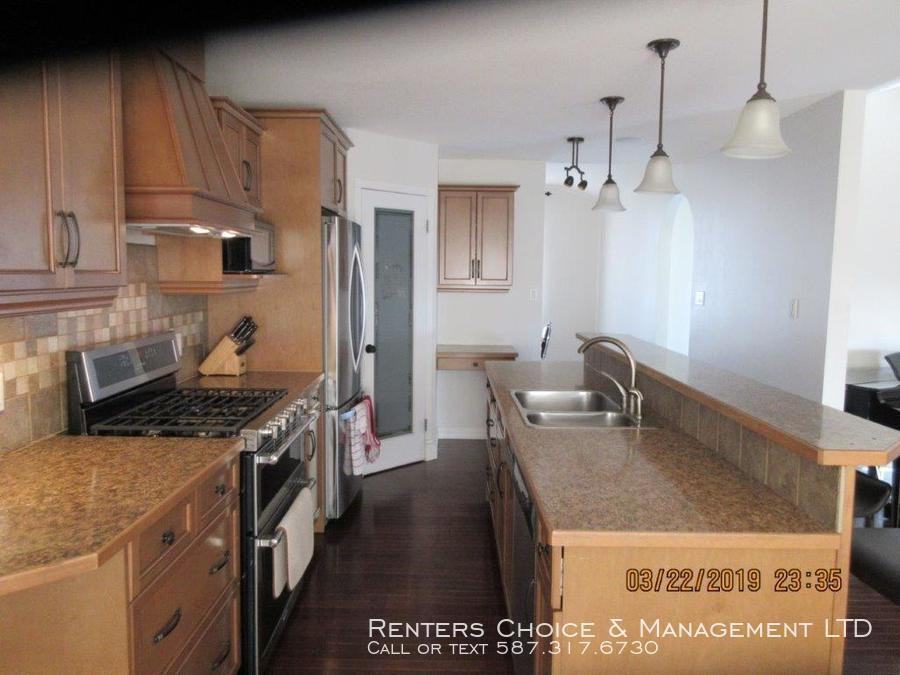 4628 62 Ave - Photo 2 of 7