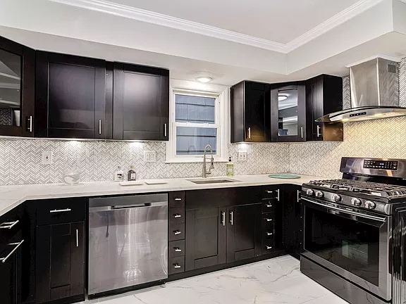 418 Virginia Ave - Photo 3 of 7