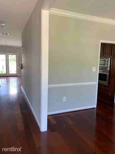 3521 Bay Dr - Photo 3 of 37