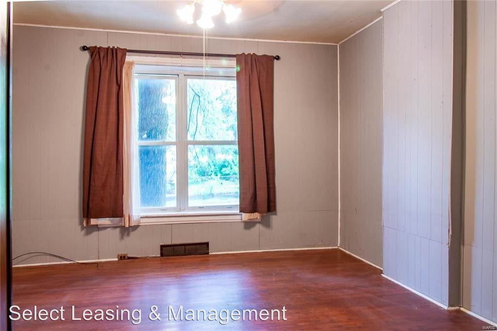 4452 S Compton Ave - Photo 3 of 16