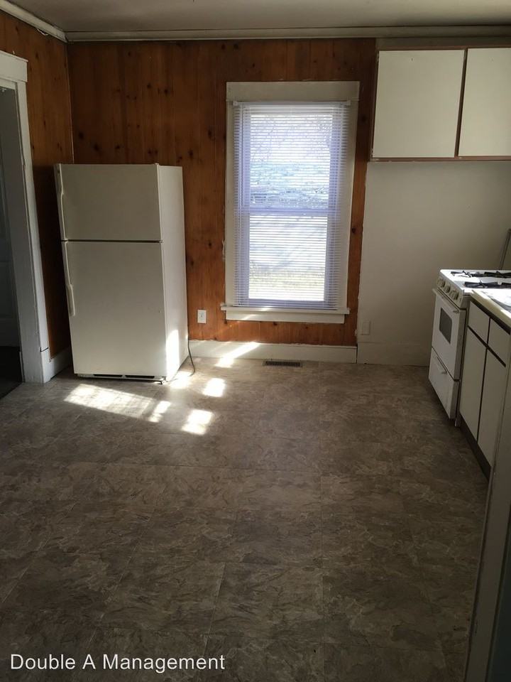 512 N. Barclay St - Photo 2 of 8