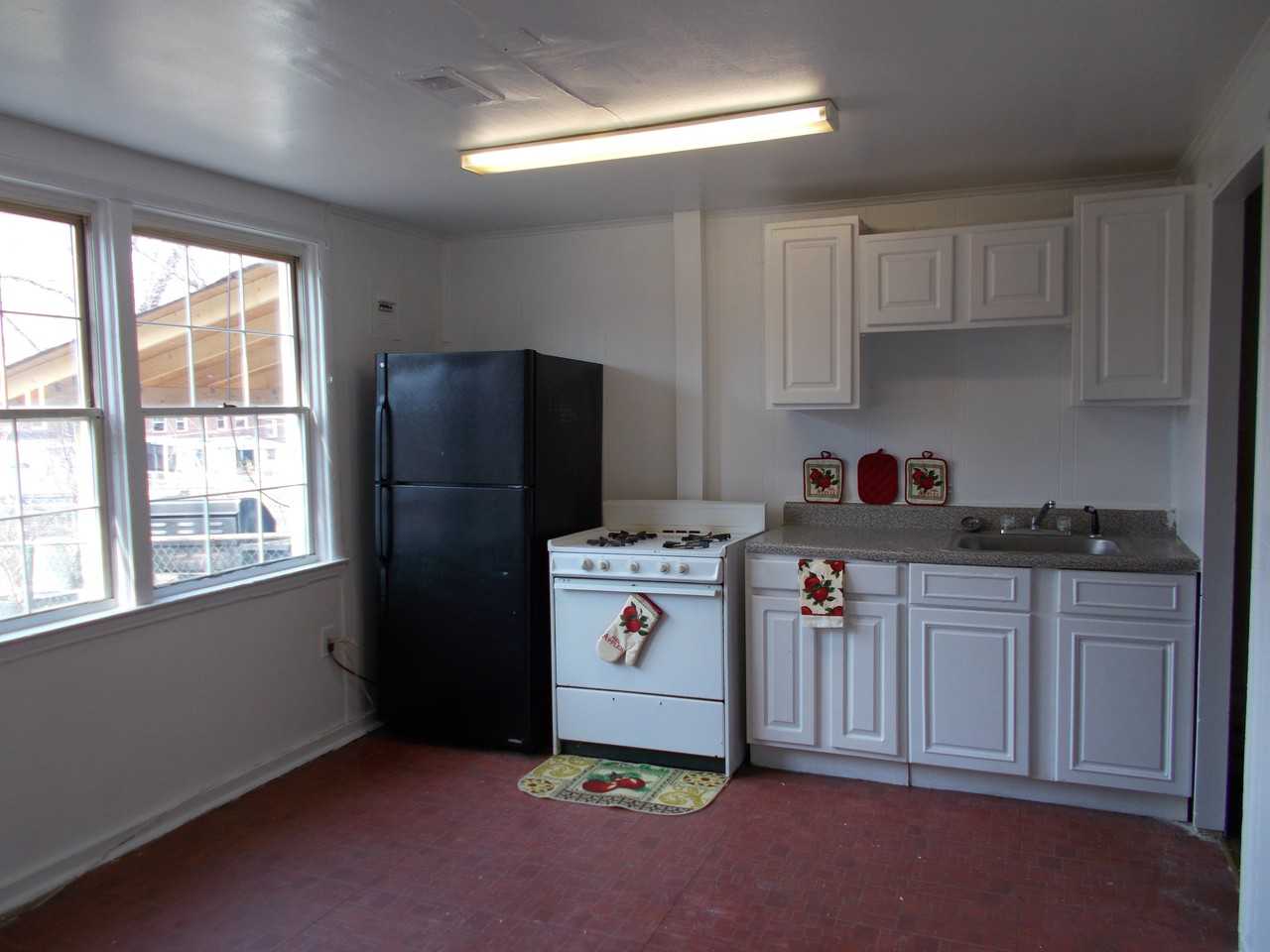 2818 Eastshire Dr - Photo 2 of 13