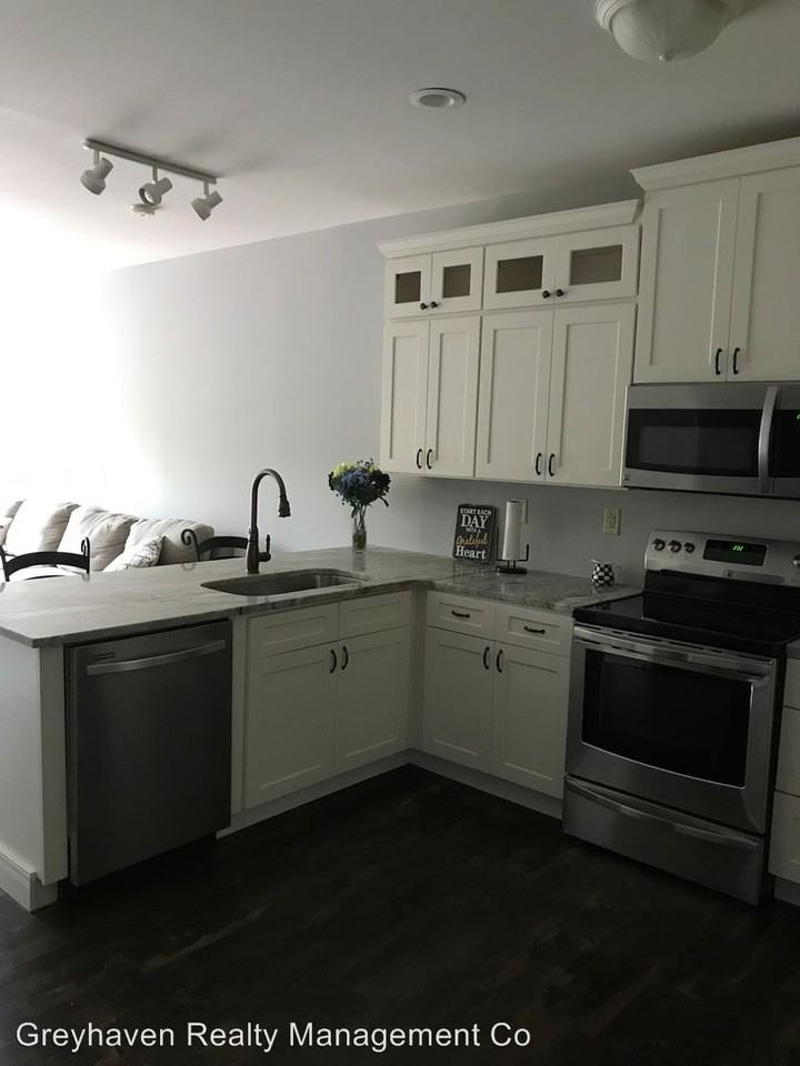 100 Market St - Photo 3 of 31