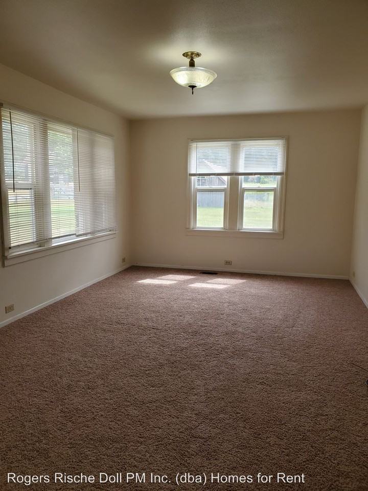 630 E Sleeper Rd - Photo 2 of 10