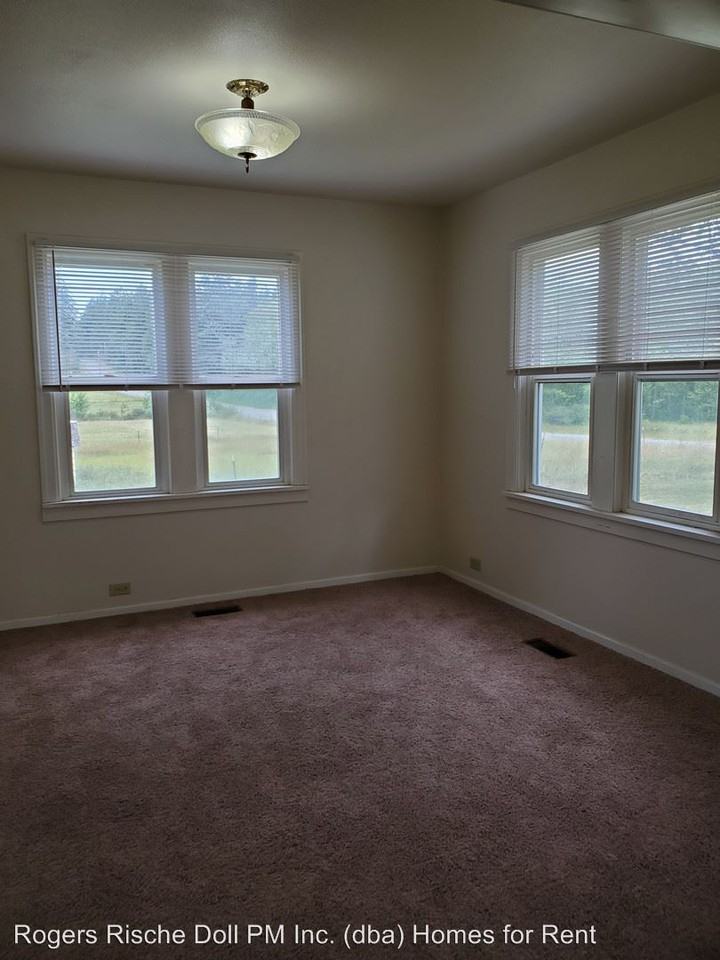 630 E Sleeper Rd - Photo 3 of 10