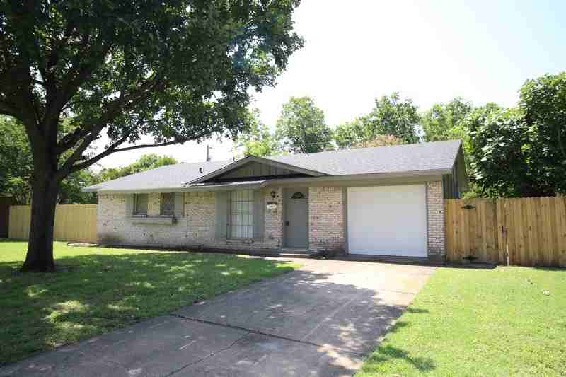 303 Coral Cir - Photo 2 of 22