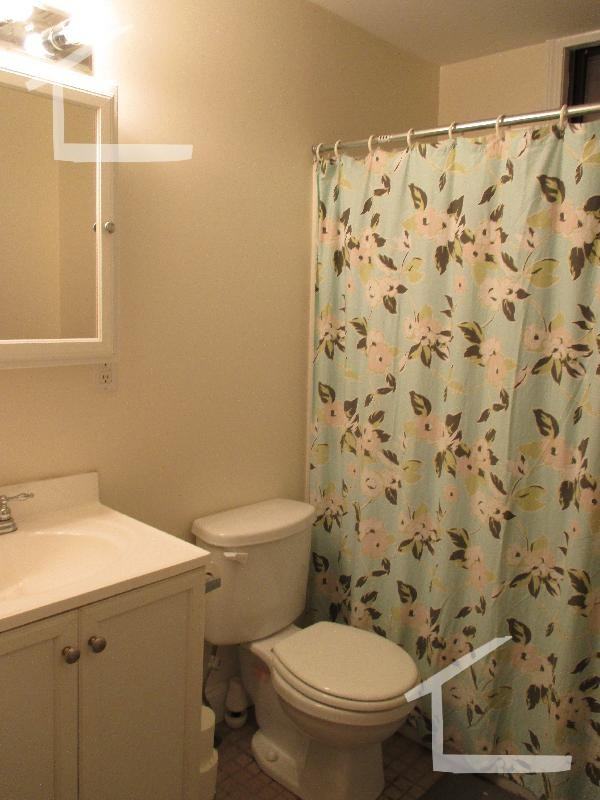 248 Market St - Photo 2 of 5