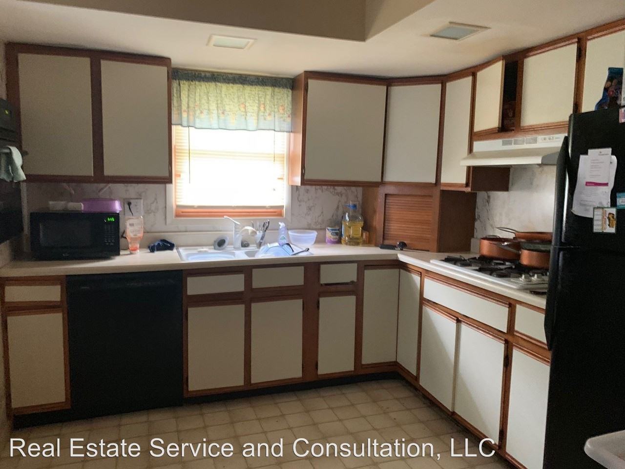 2132 S 12th St - Photo 2 of 5