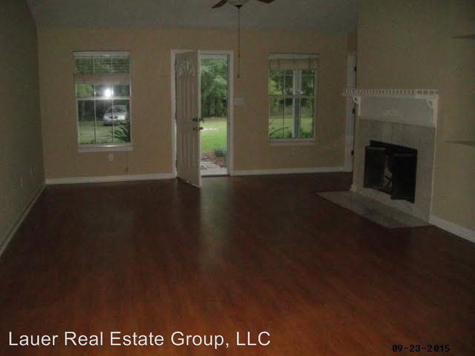 20071 Edgewater Ct - Photo 3 of 4