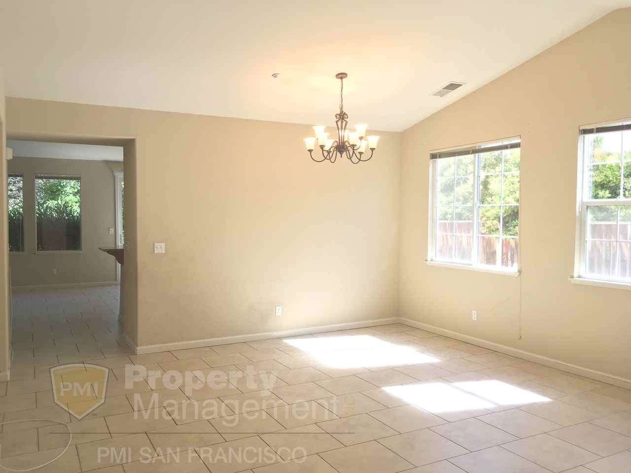 229 W Country Club Dr - Photo 2 of 18