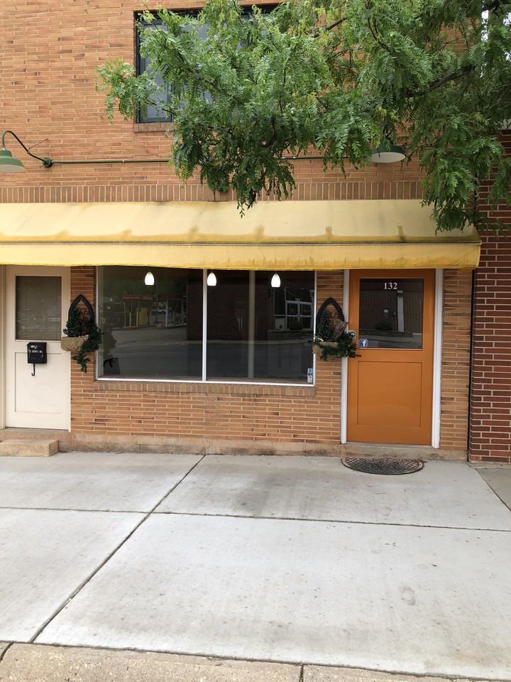 132 W Hudson St - Photo 3 of 4