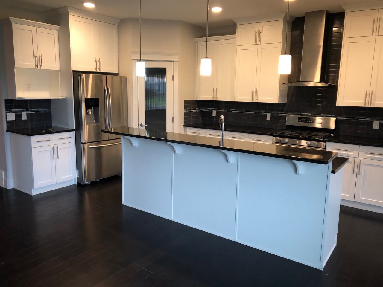 5306 19 Ave Sw - Photo 2 of 18