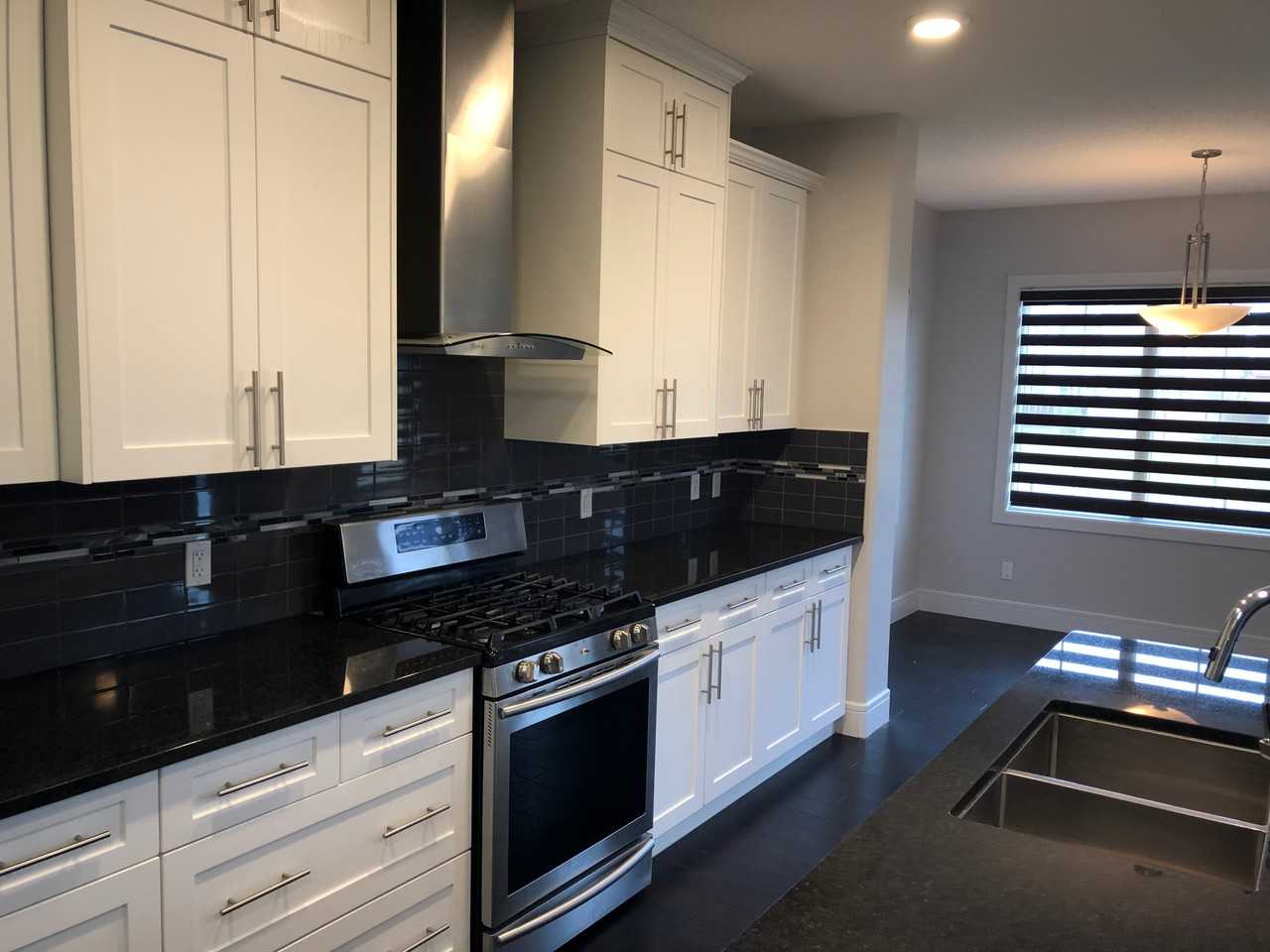 5306 19 Ave Sw - Photo 3 of 18